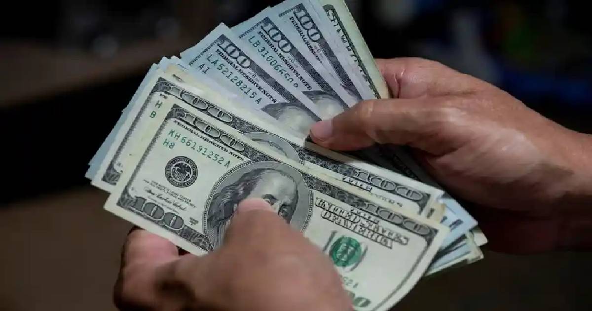 Rupee slips 10 paise to 76.29 against US dollar